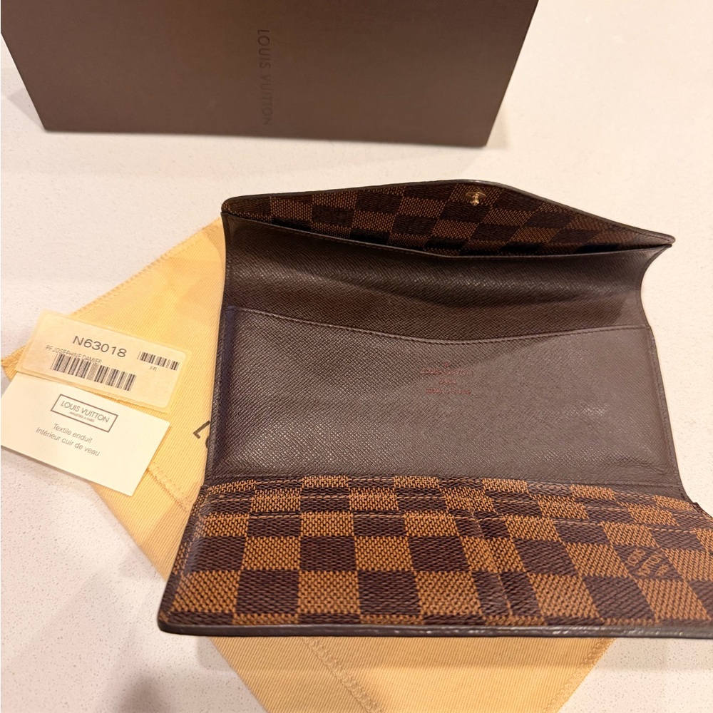 Louis Vuitton Damier Ebene Wallet with Gold Accent - Picture 5 of 10